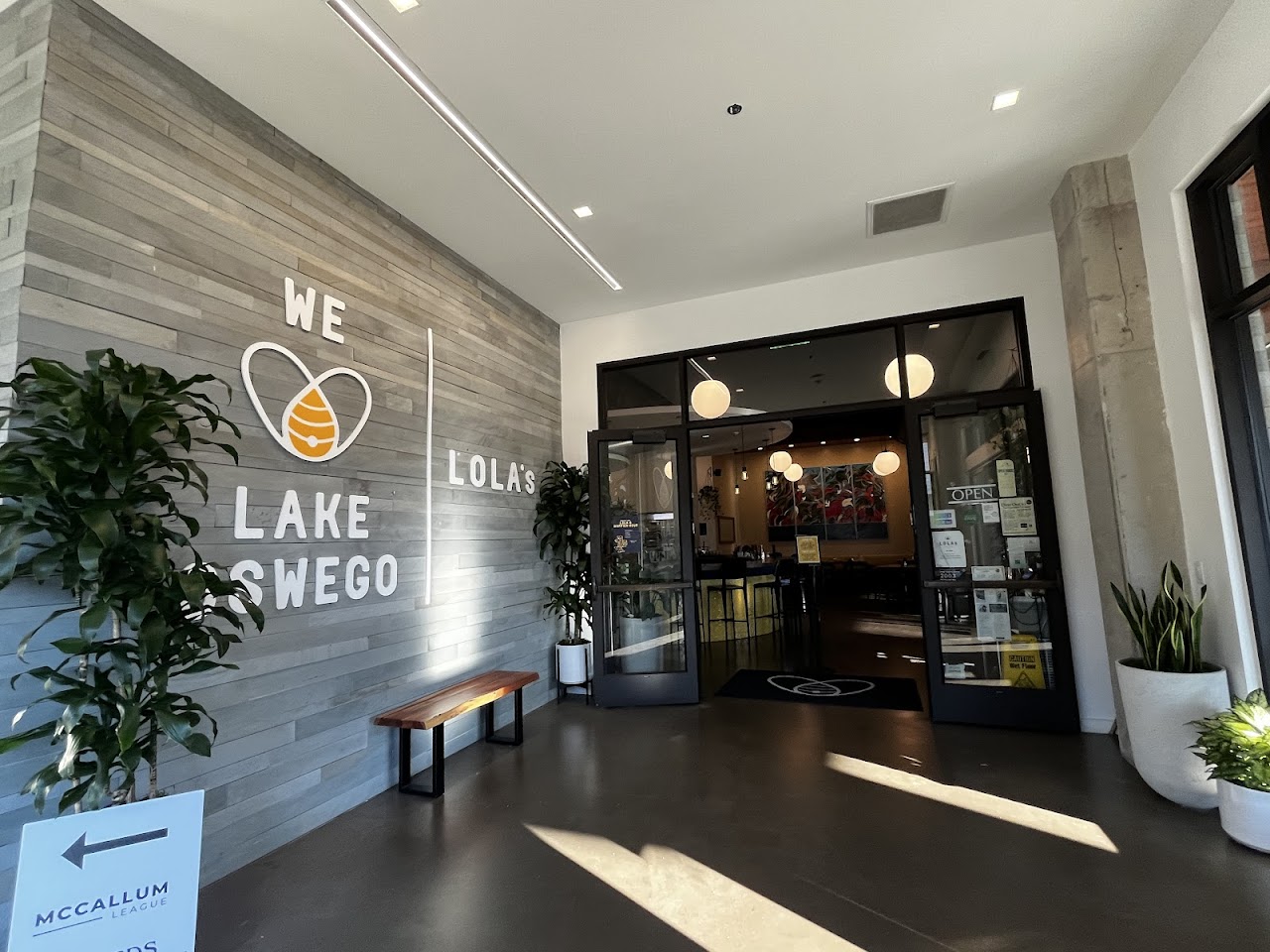 Lola's Cafe Bar in Lake Oswego